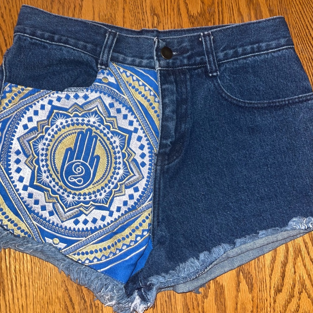Preloved in Perfect Condition One Tribe Embroidered Boho Shorts Size M